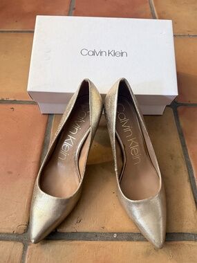 Calvin Klein Kirstin Soft Platinum Gold Shoes Size 10M